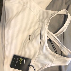NWT Nike Swoosh Medium Support Sports Bra
